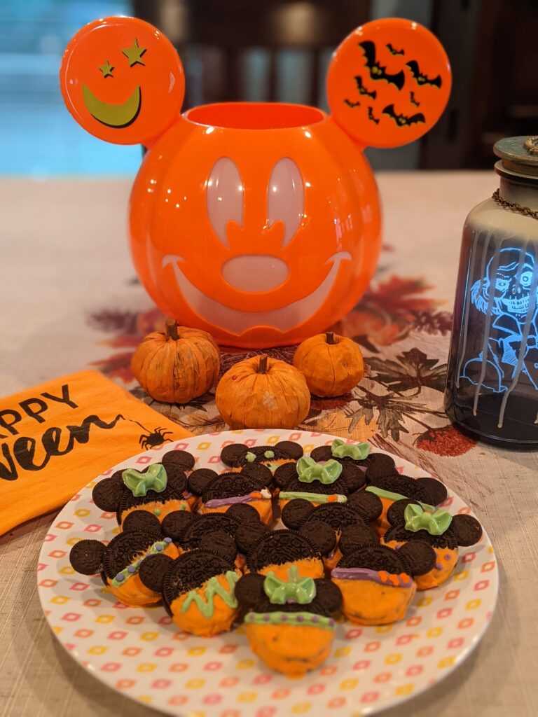Mickey Halloween Oreo Instructions