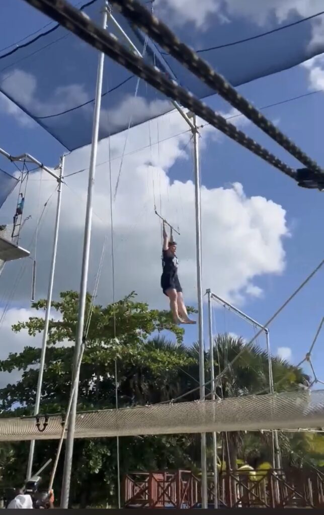 Club Med Trapeze