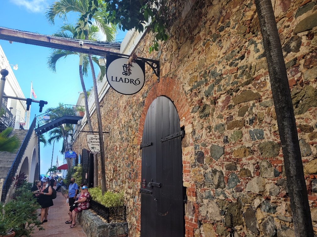 St Thomas Shopping Lladro