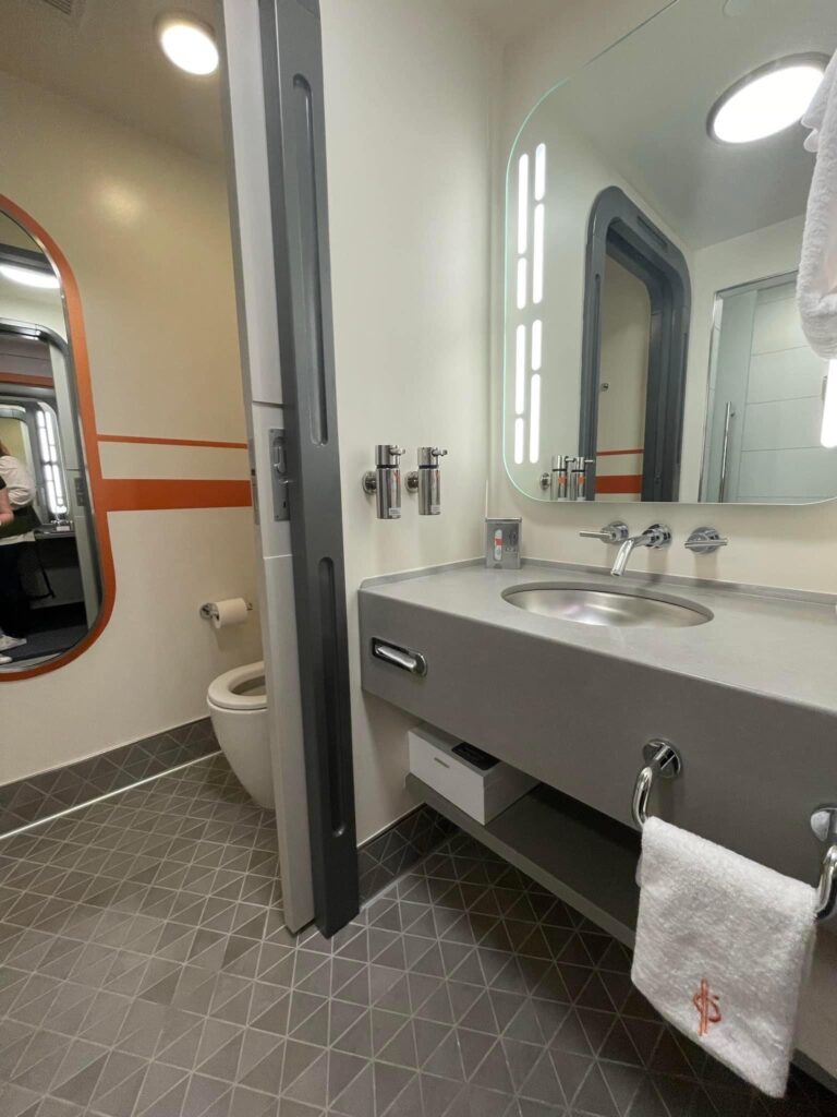 Starcruiser Bathroom