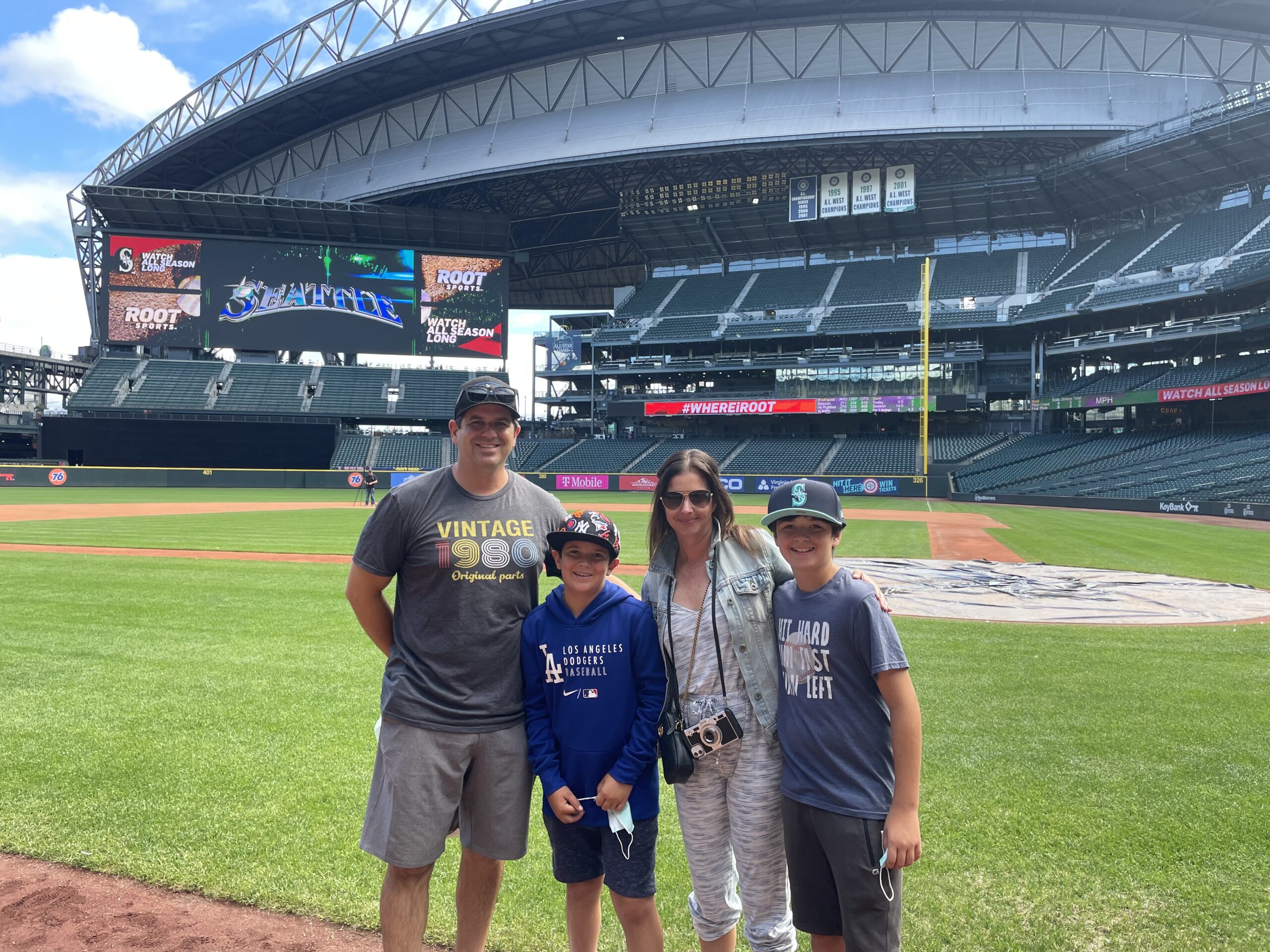 Family pic on the field Seattle mariners