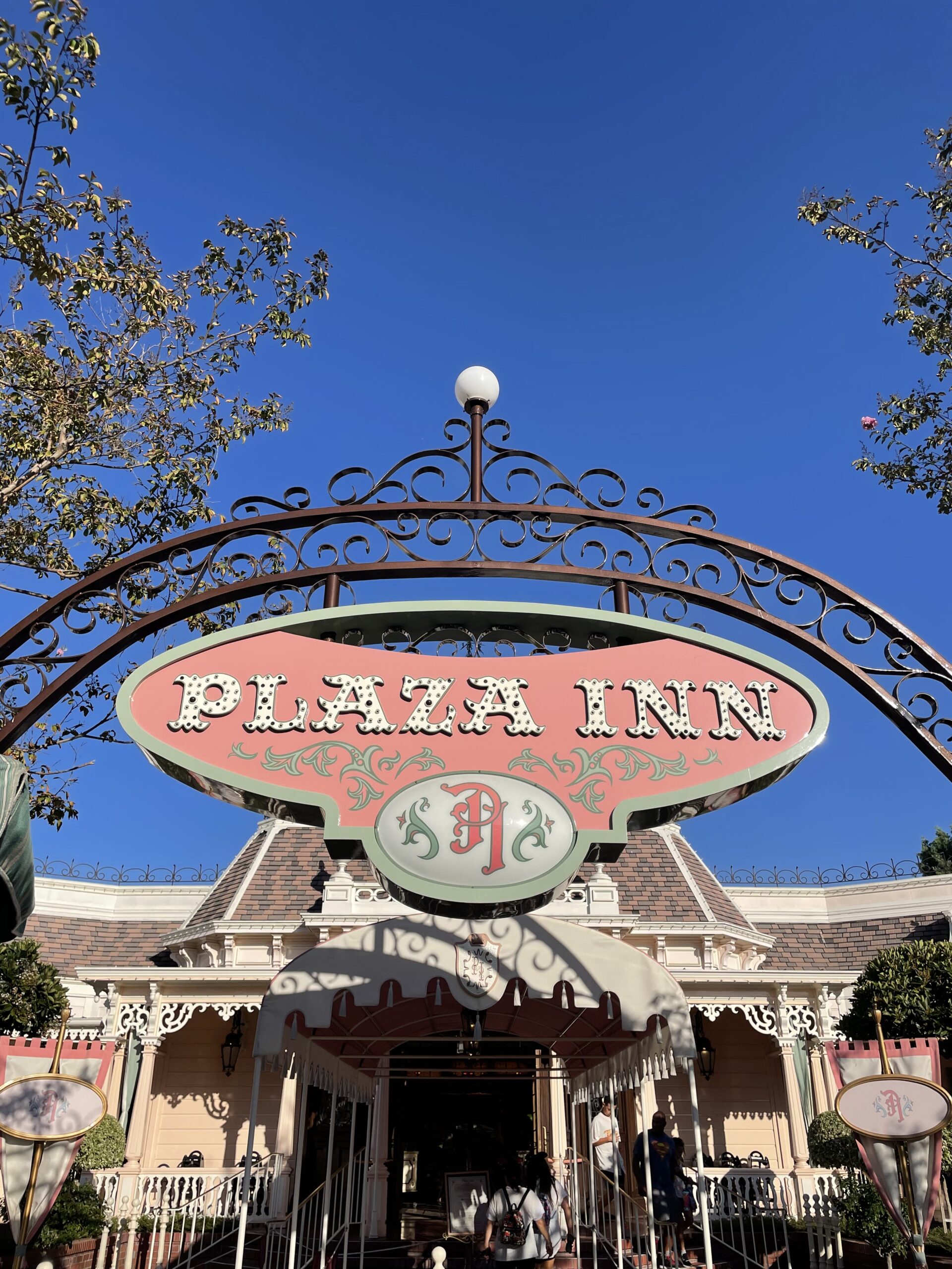 Plaza Inn Character Breakfast