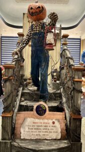 Scarecrow Stalk 2022 Crow with House