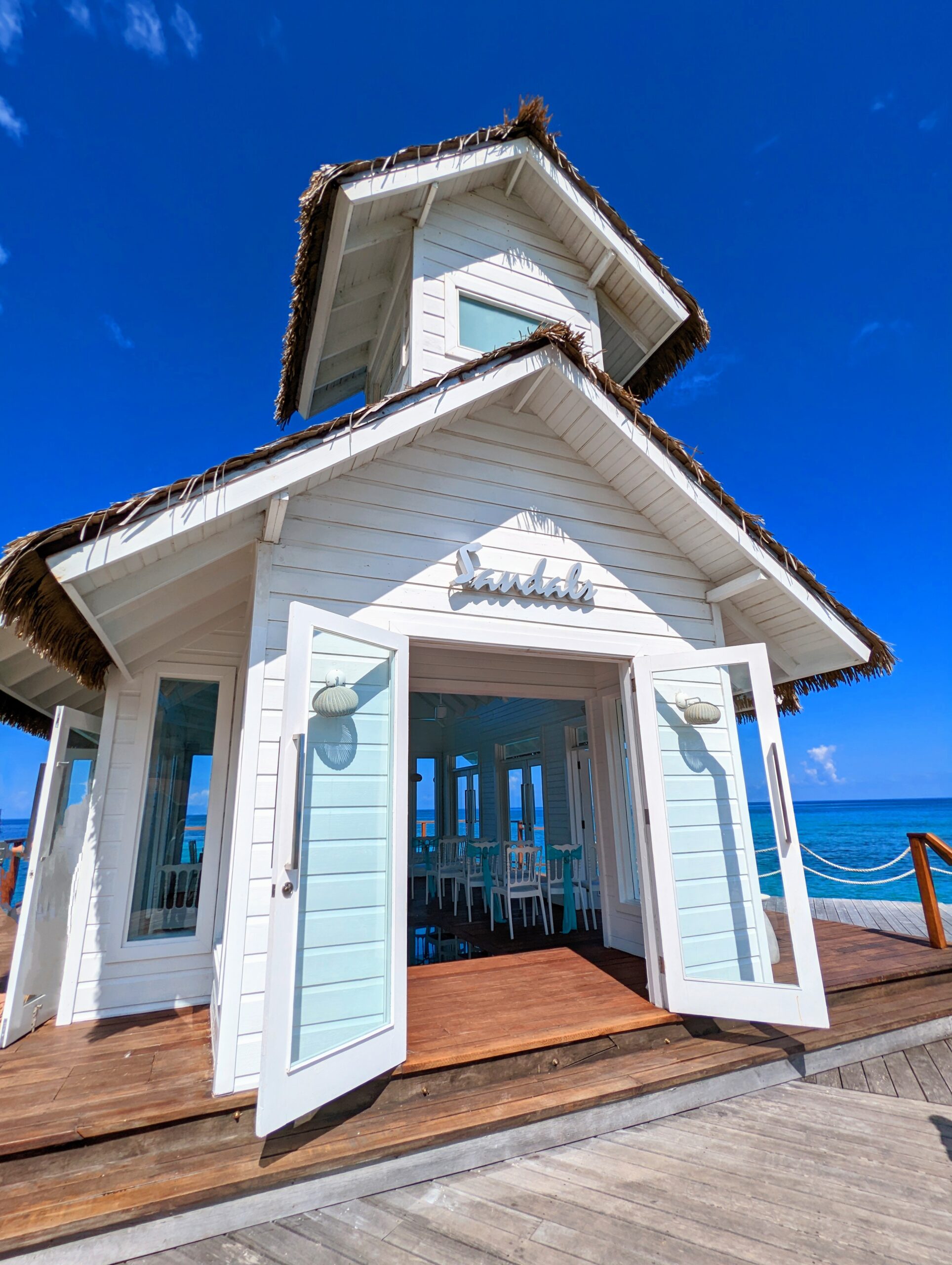 Overwater Wedding Chapel Sandals Och Honeymoons