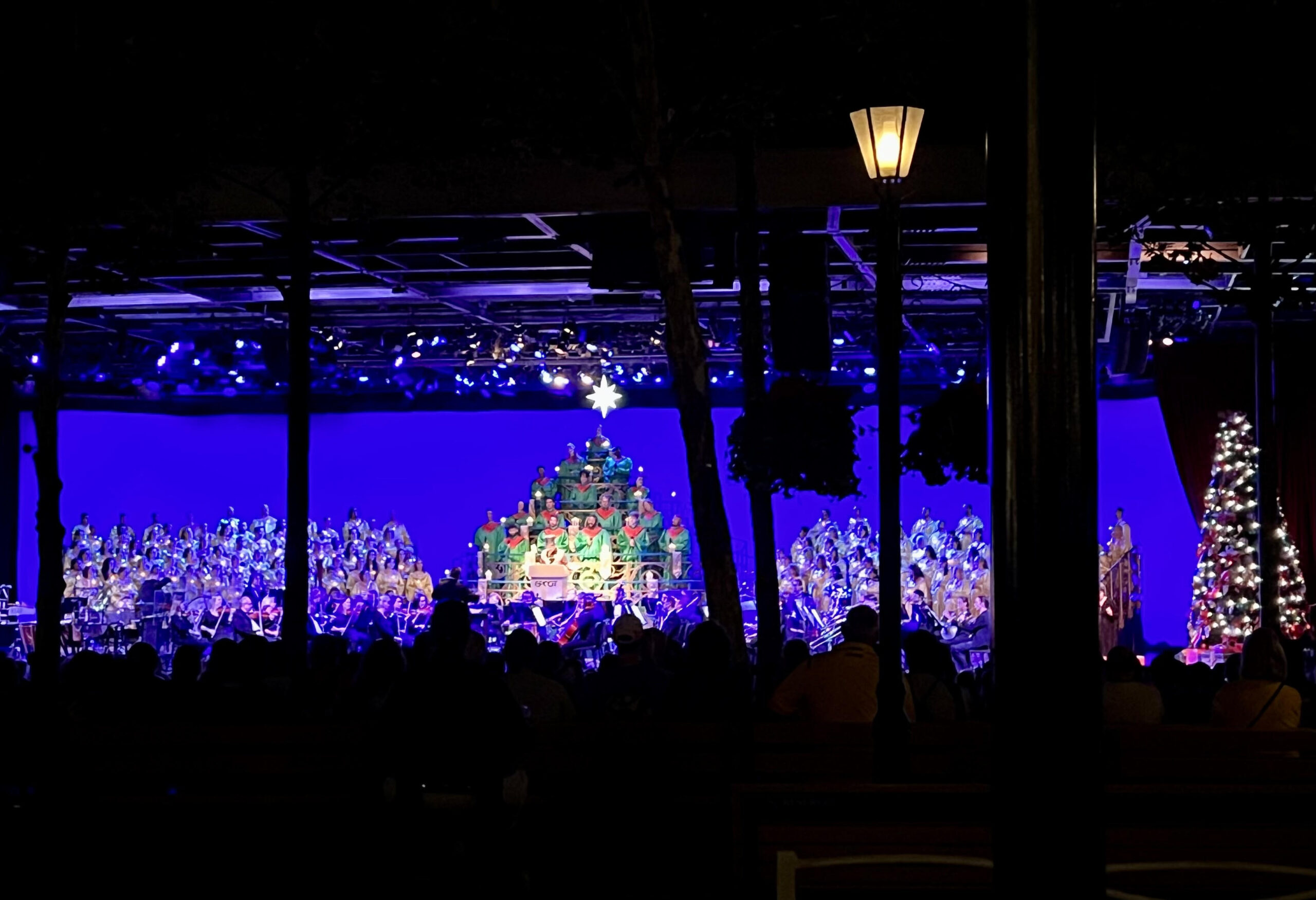 Candlelight Processional EPCOT International Festival of the Holidays