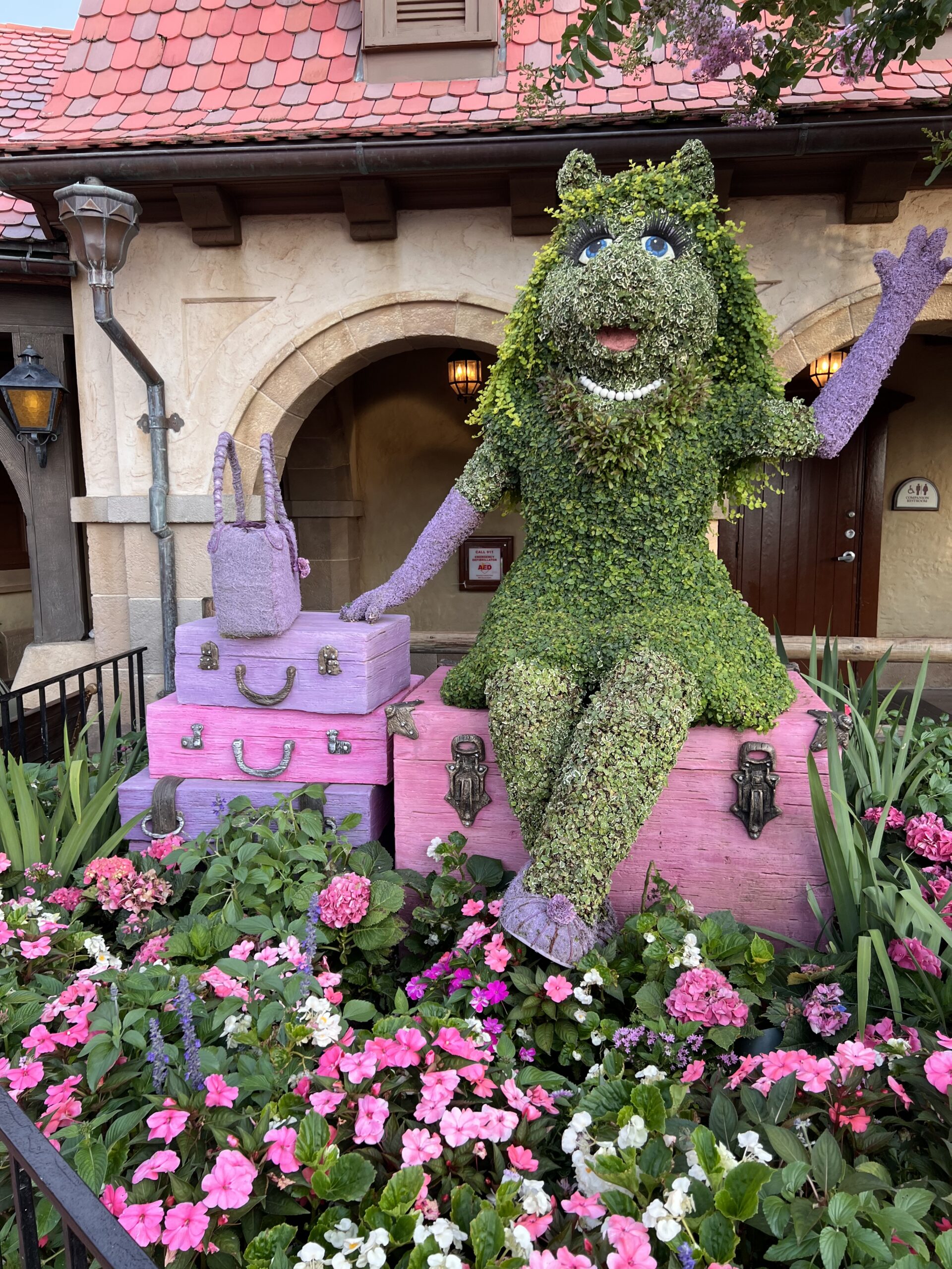 Garden Festival Outdoor Kitchens Miss Piggy