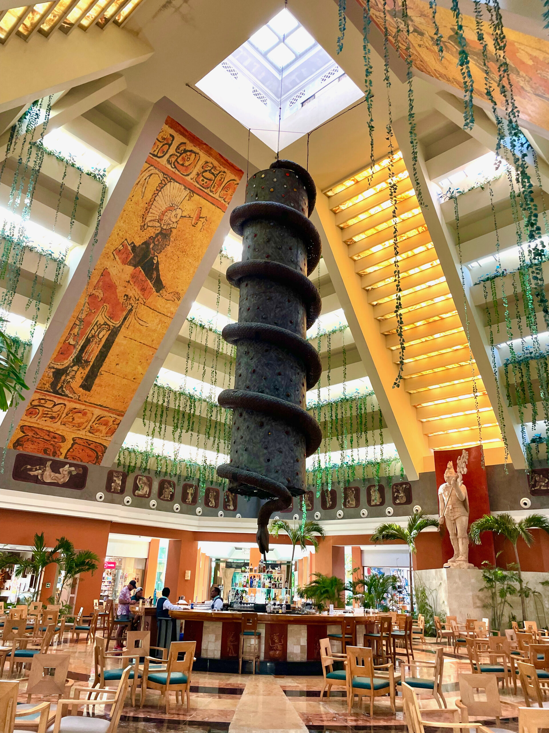 Iberostar Paraiso Snake Bar