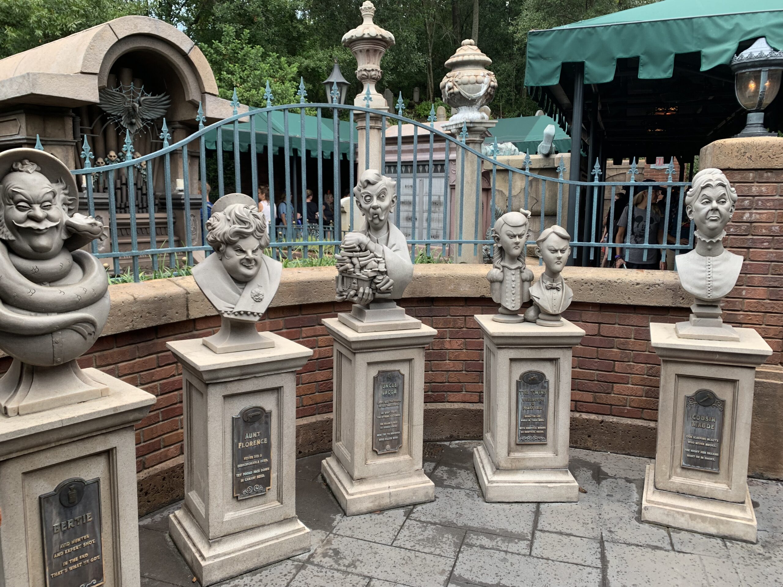 Hatbox Ghost haunted Mansion