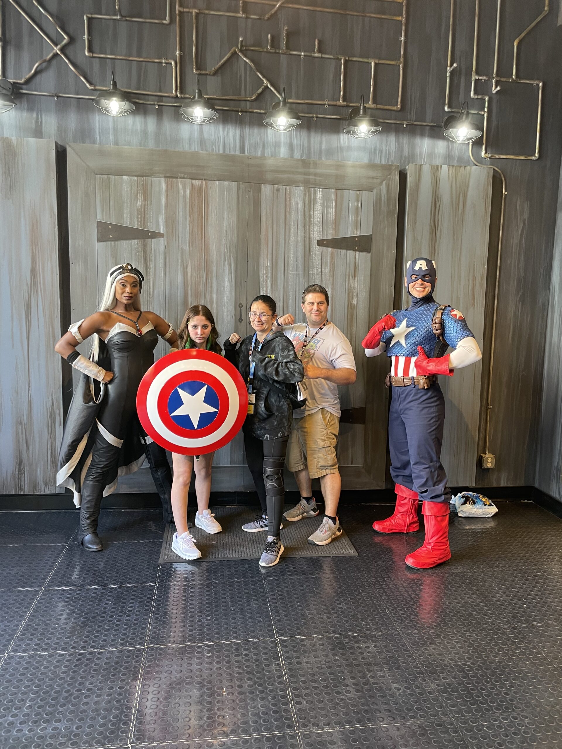 Storm & Captain Photo spot Universal Orlando's Superheroes