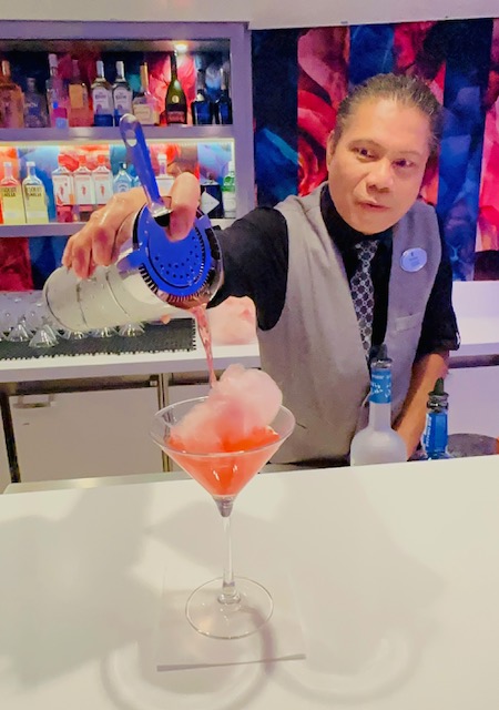 Wonderland on the Wonder of the Seas Cheshire Cat Cosmo