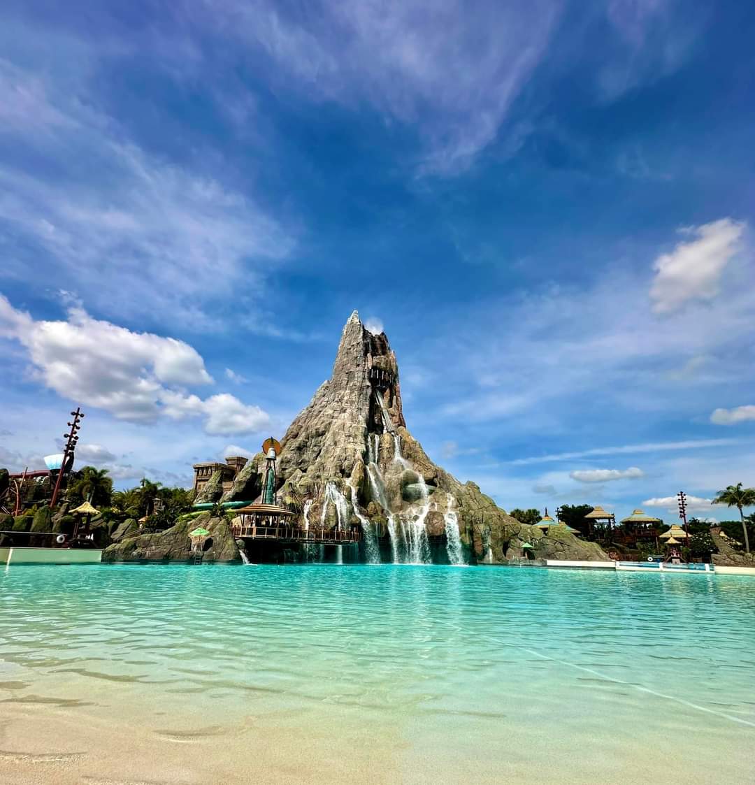 Volcano Bay Universal Hollywood vs Universal Orlando
