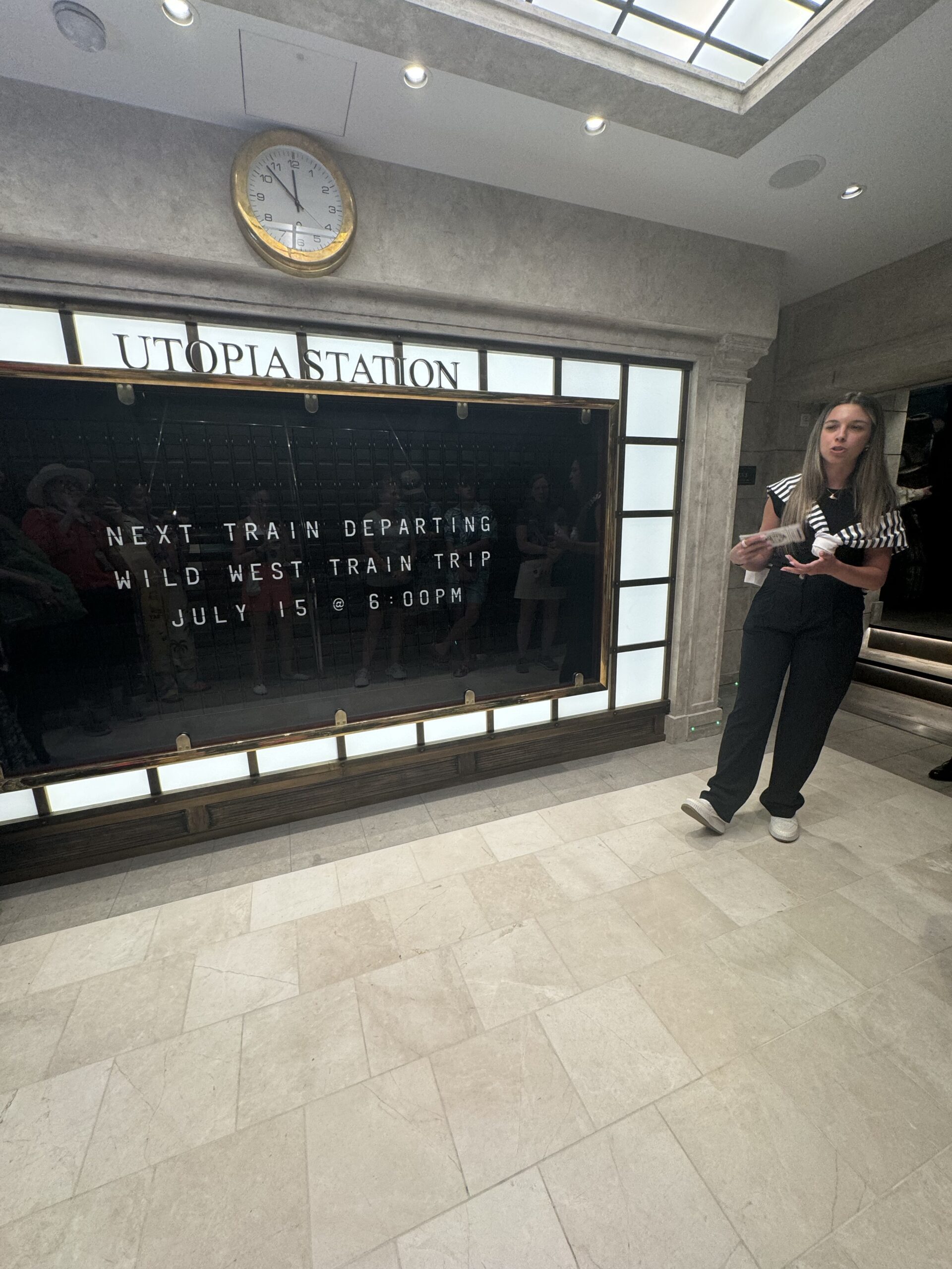 Utopia of the Seas is debuting a new dining experiences called the Royal Railway Dining Experience