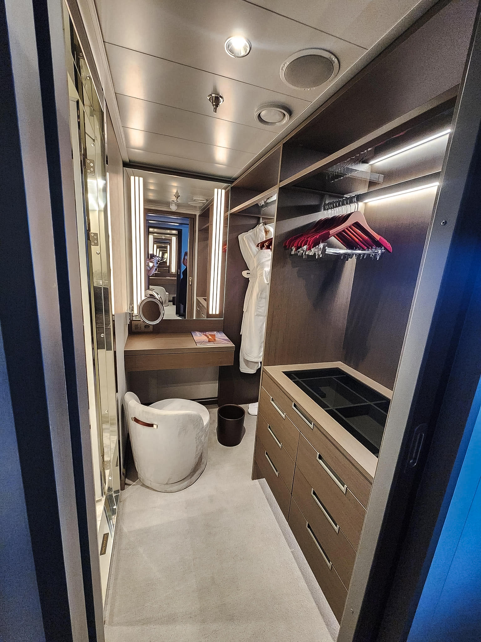 Explora I Ocean Terrace -walk in closet and vanity area