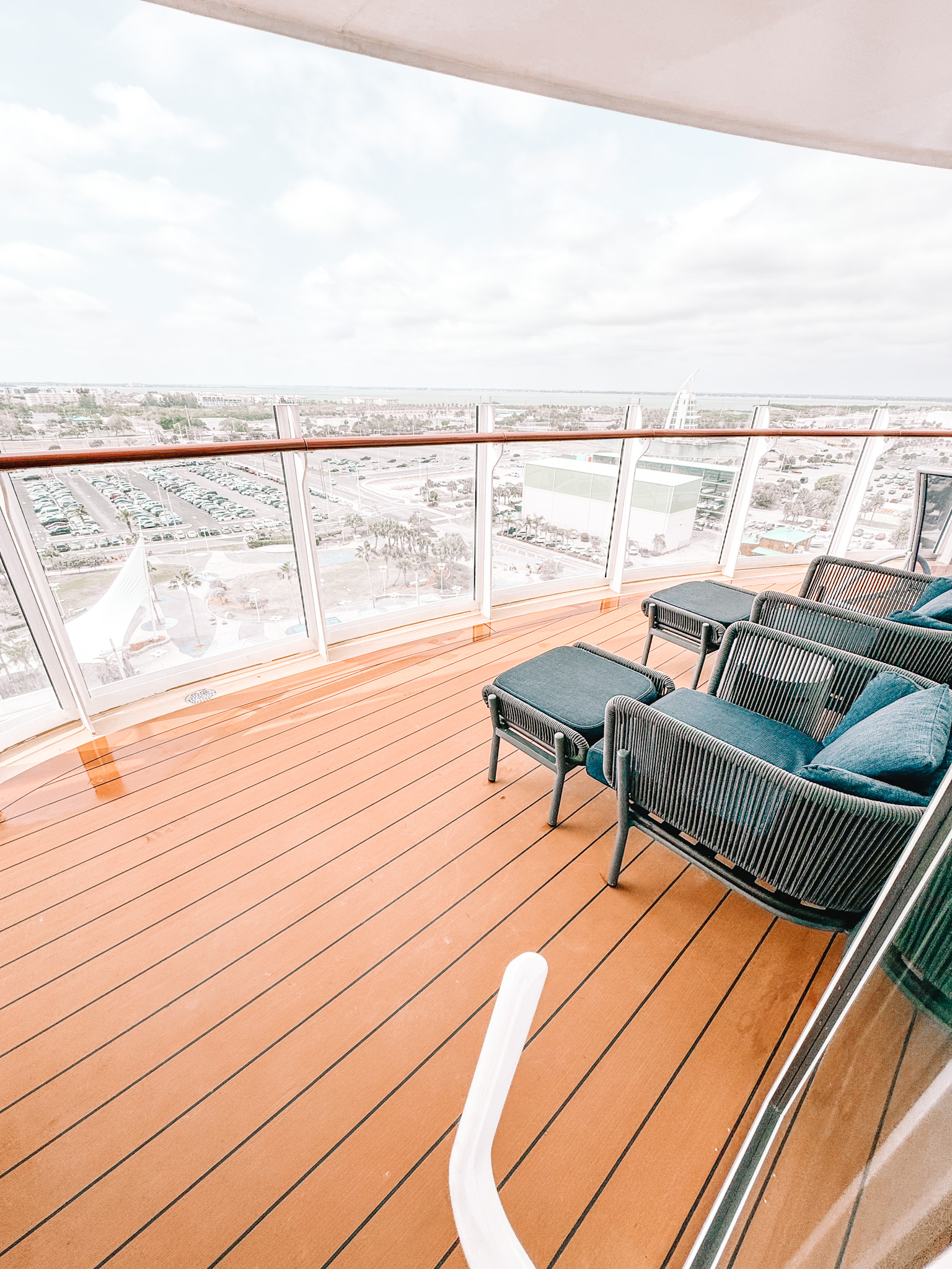 Spacious AquaTheater 1 Bedroom Suite Balcony