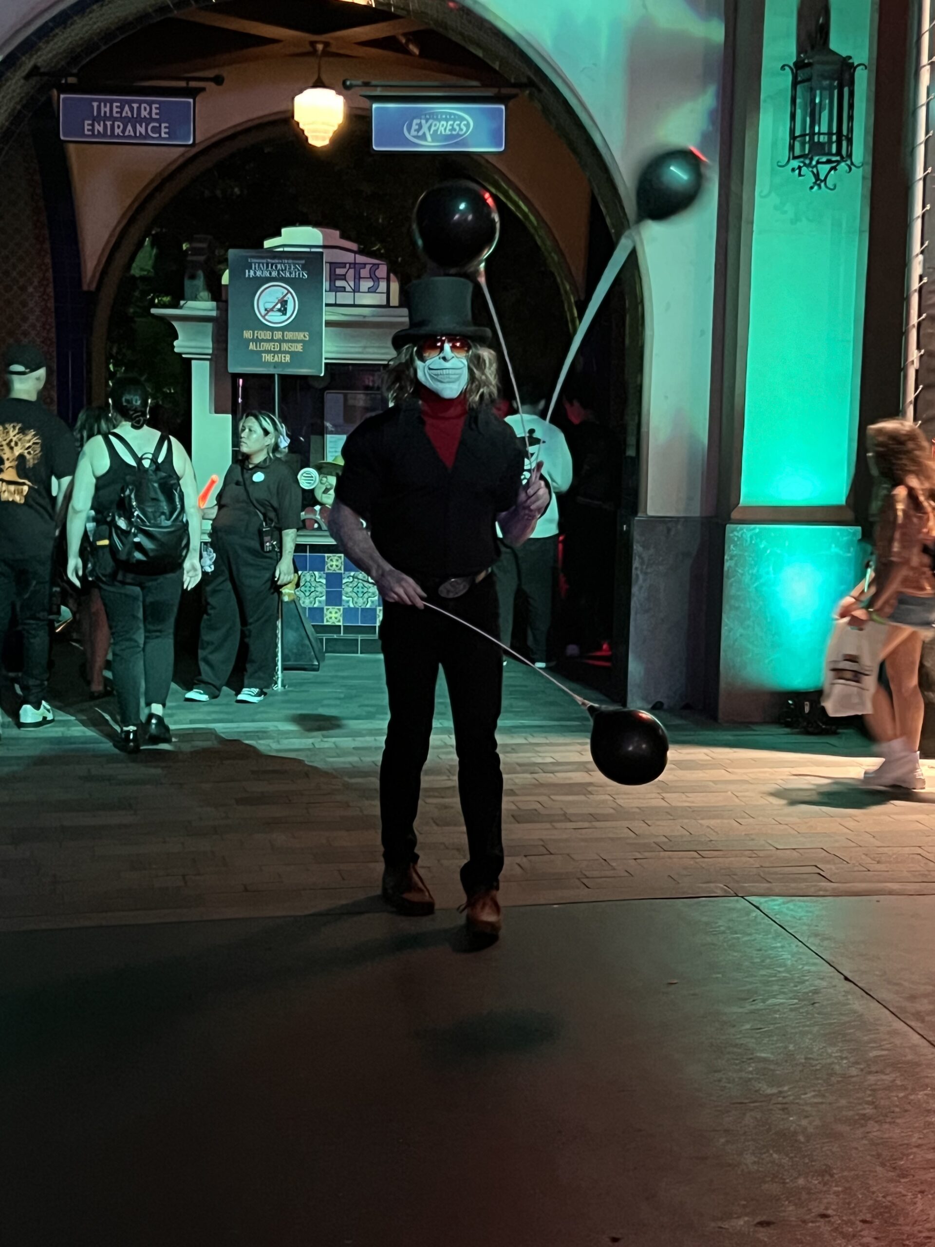 Universal Hollywood Halloween Horror Nights Haunted Houses Halloween Grabber