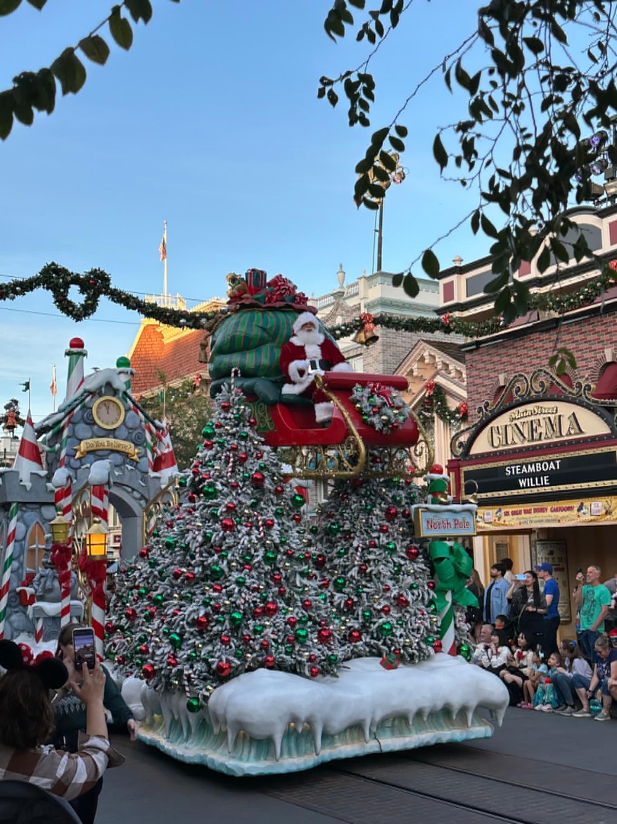 Santa Disneyland Holiday Parade