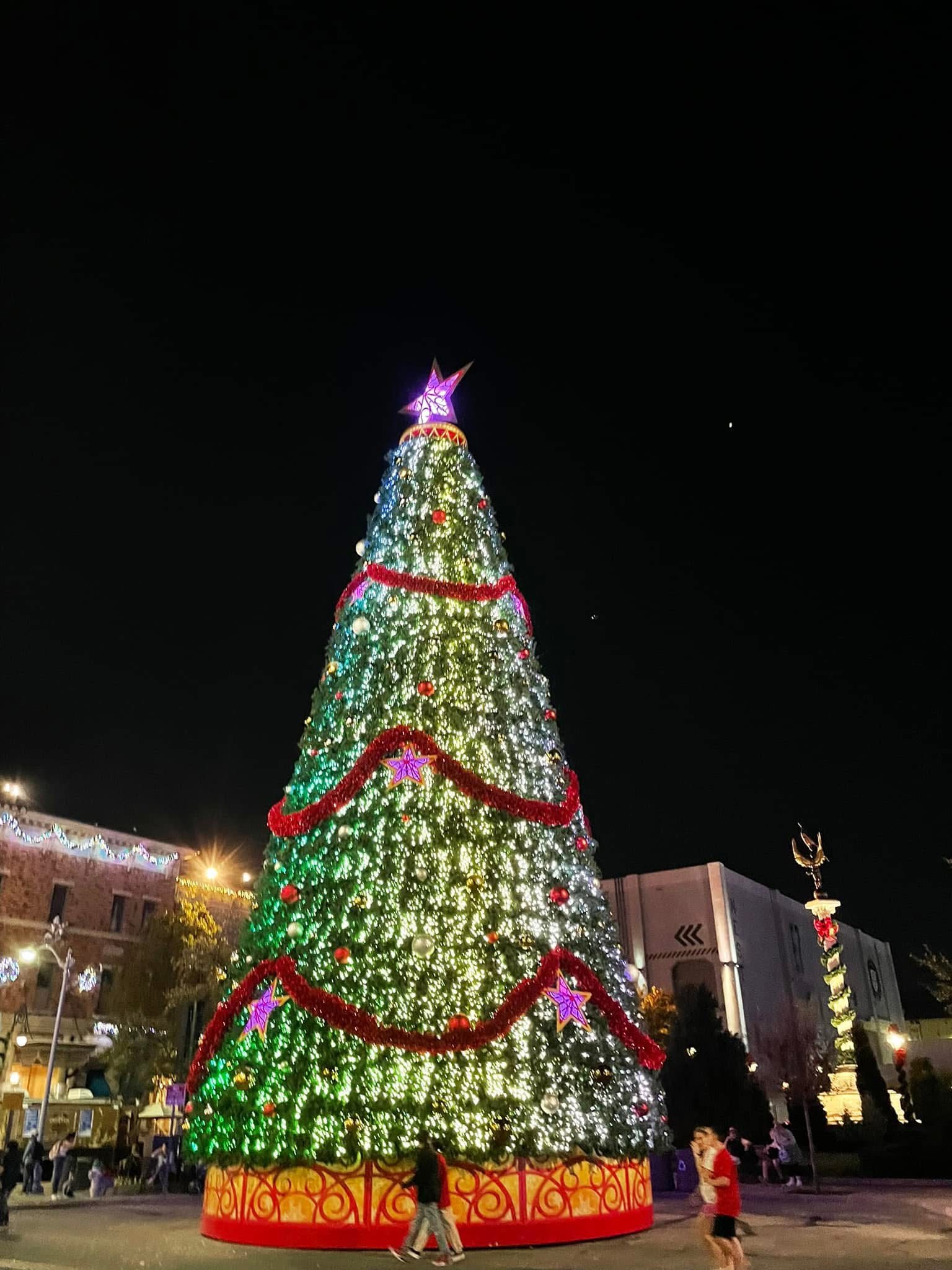 Holidays at Universal Orlando Tree