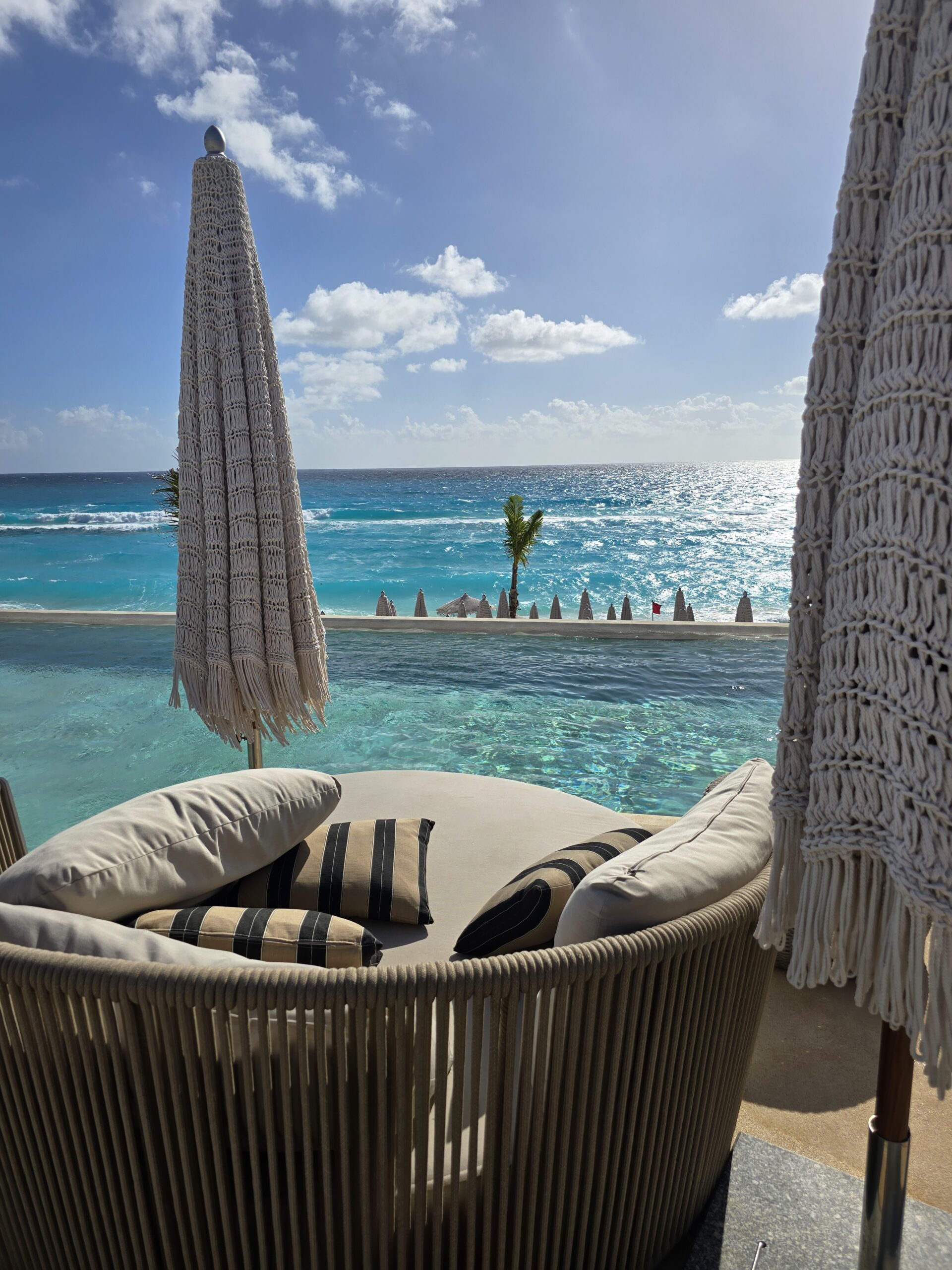 Hyatt Vivid Grand Island Cancun: Your Next All-Inclusive Getaway