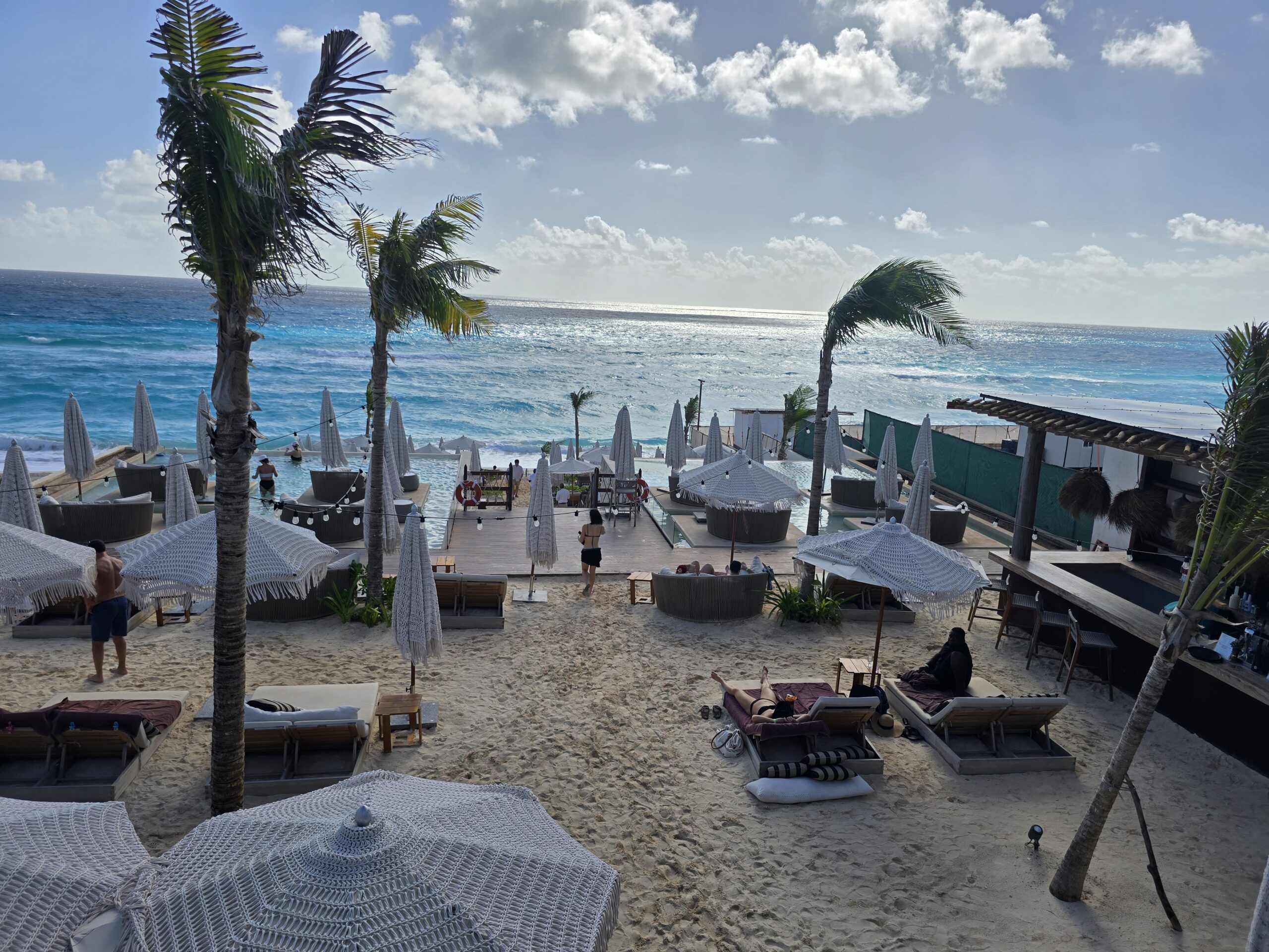 Hyatt Vivid Grand Island Cancun: Your Next All-Inclusive Getaway