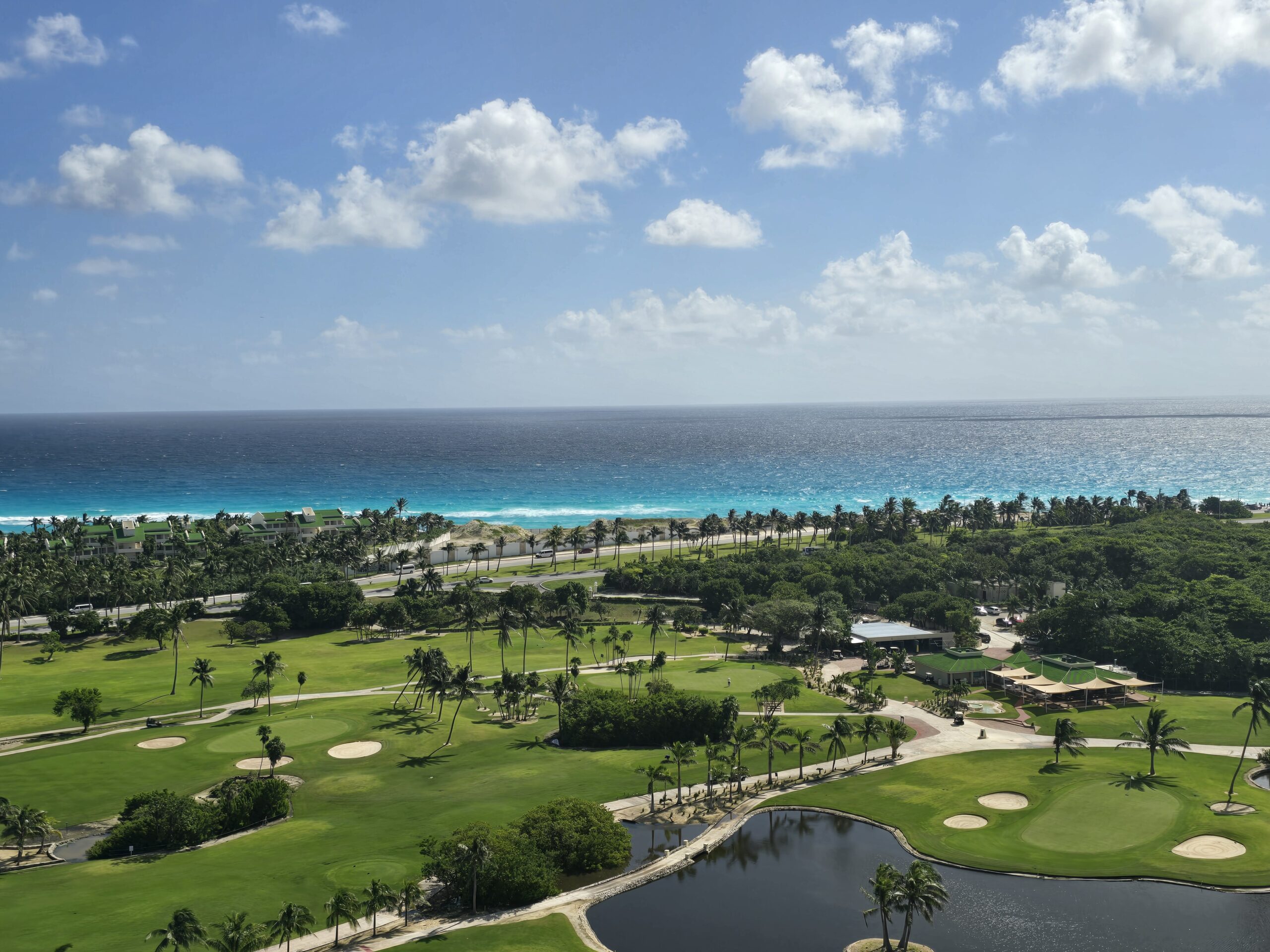 Hyatt Vivid Grand Island Cancun: Your Next All-Inclusive Getaway