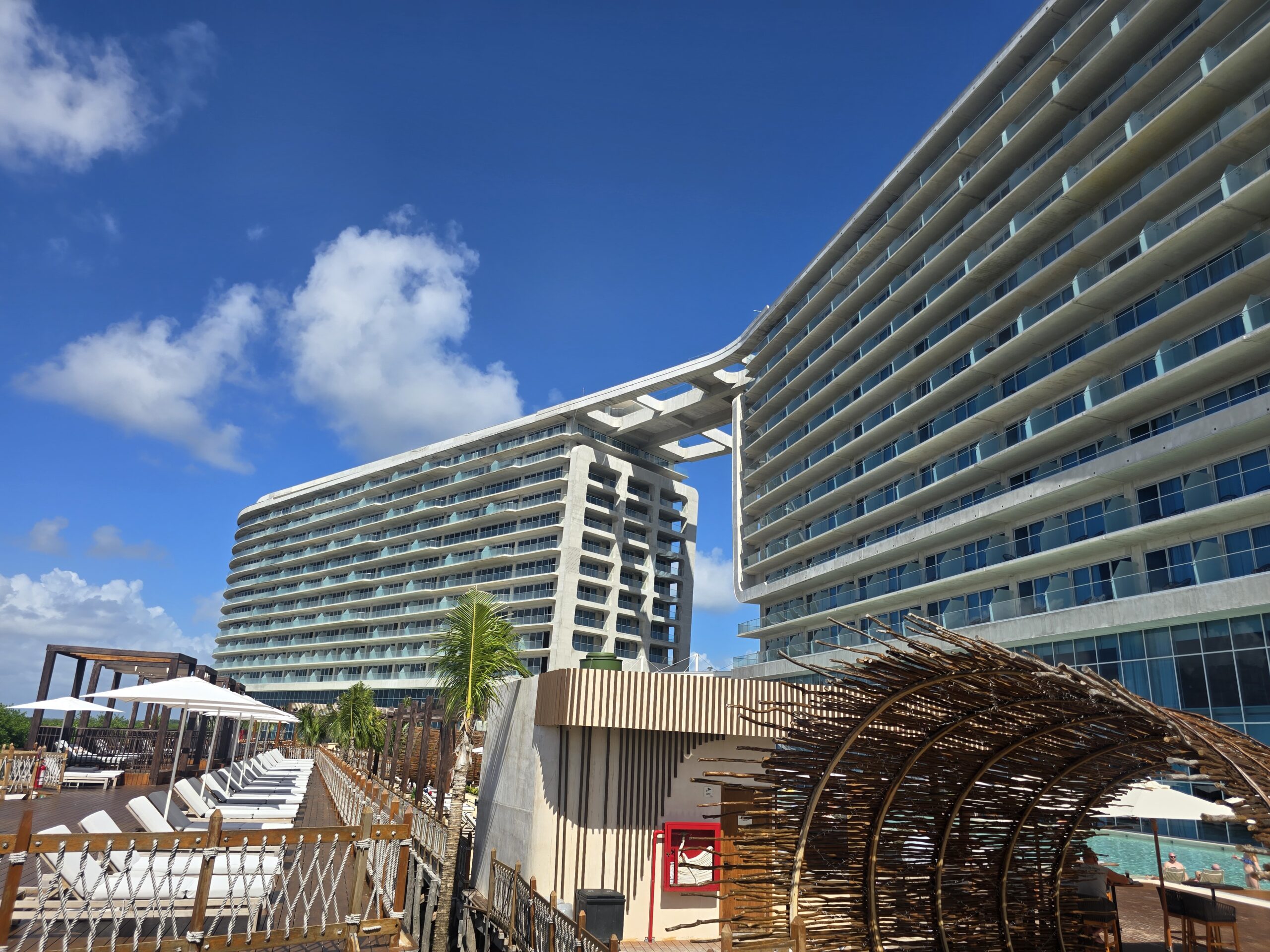 Hyatt Vivid Grand Island Cancun: Your Next All-Inclusive Getaway