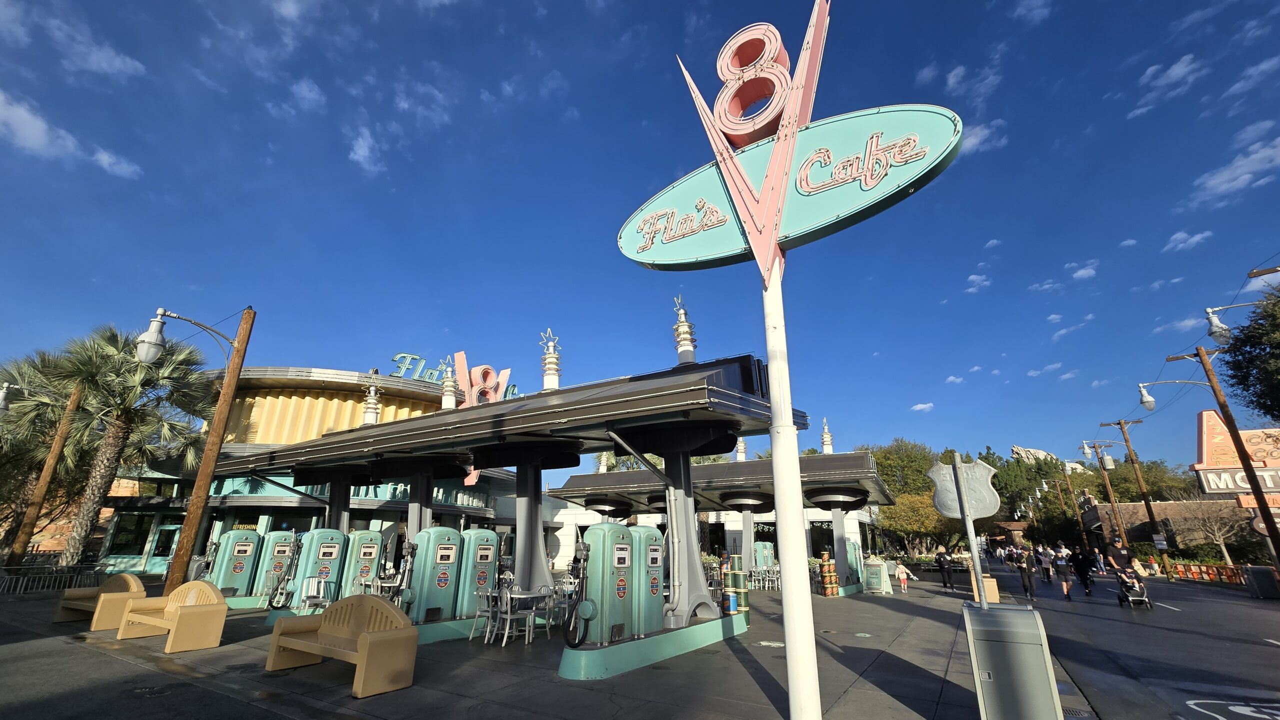 Flo's V8 Cafe