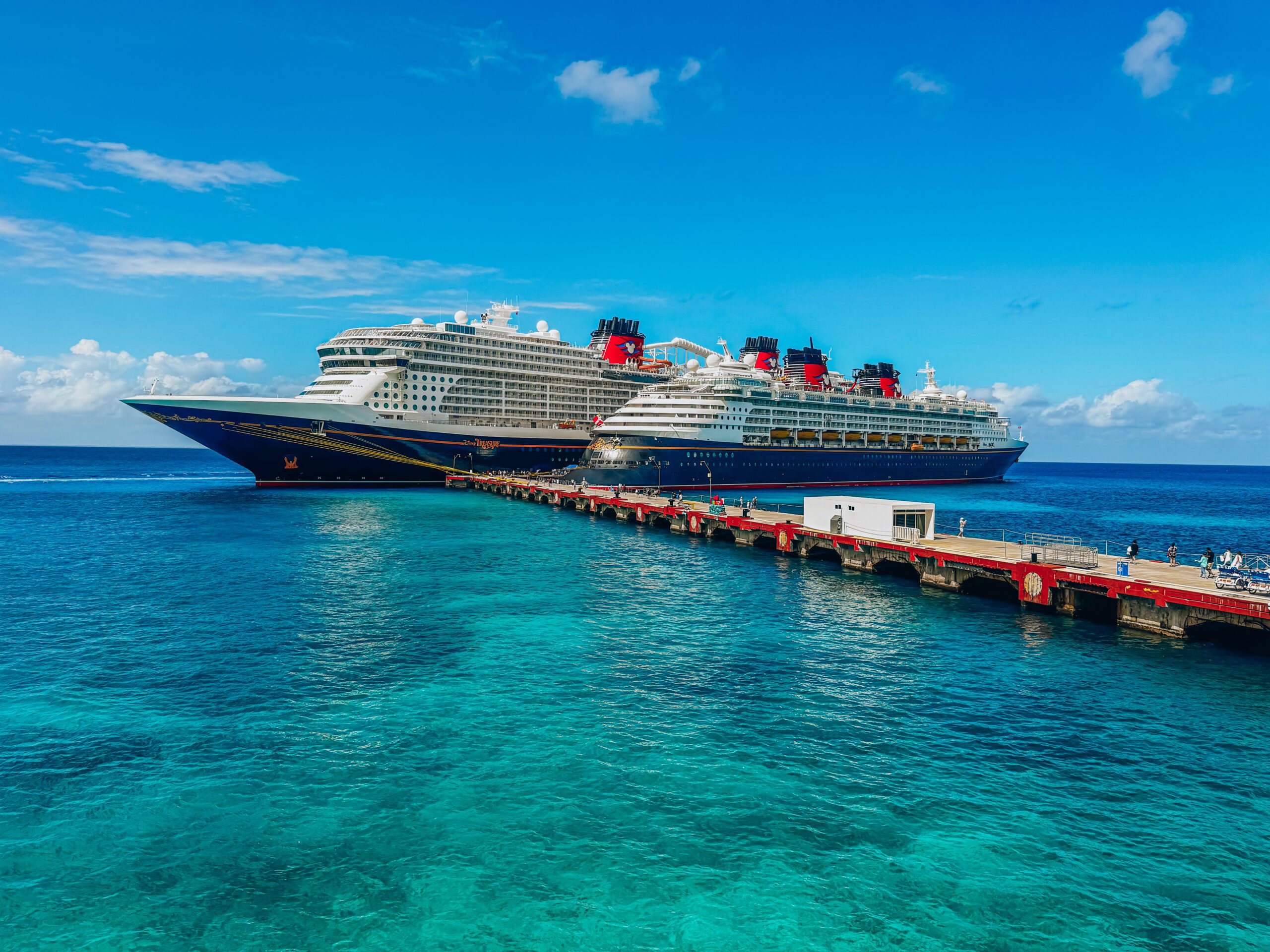 Disney Cruise Line vs Royal Caribbean: Which Cruise Is Right for You?