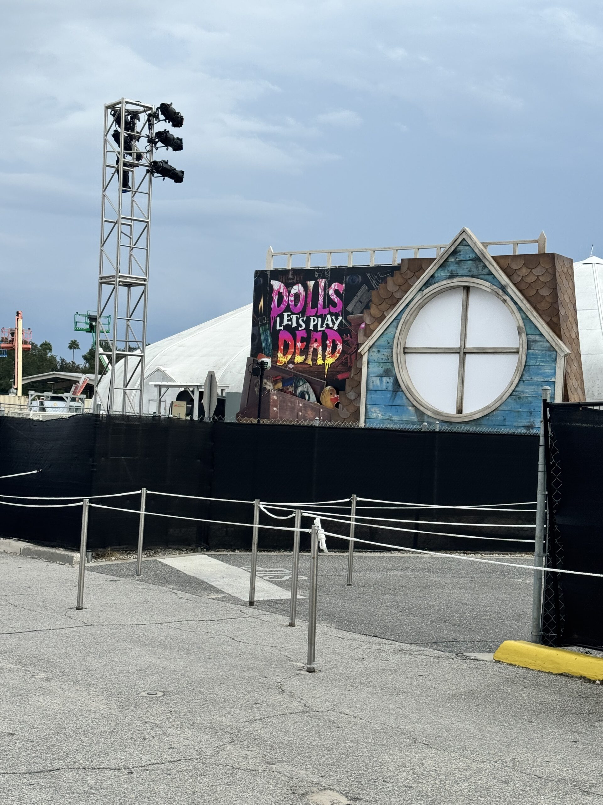 Dolls_ Lets Play Dead Halloween Horror Nights 34 Haunted House Review