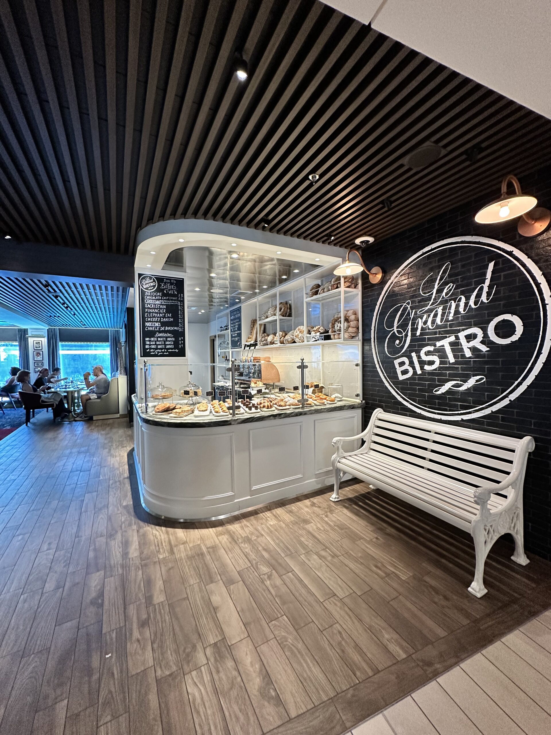 Le Grand Bistro